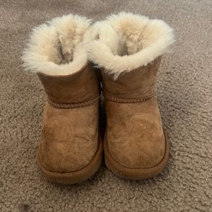 Kids Bailey Uggs Size 7